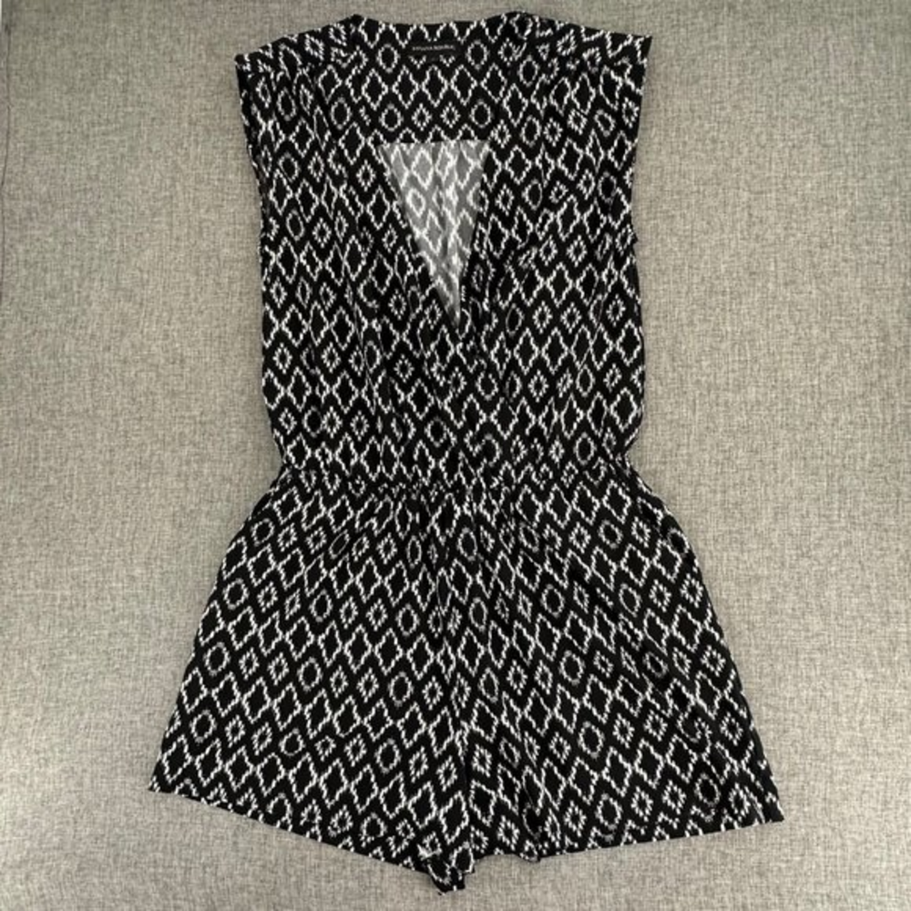 Banana Republic Romper ShortsSize‎ 4 Black White V-Neck Elastic Waist Sleeveless